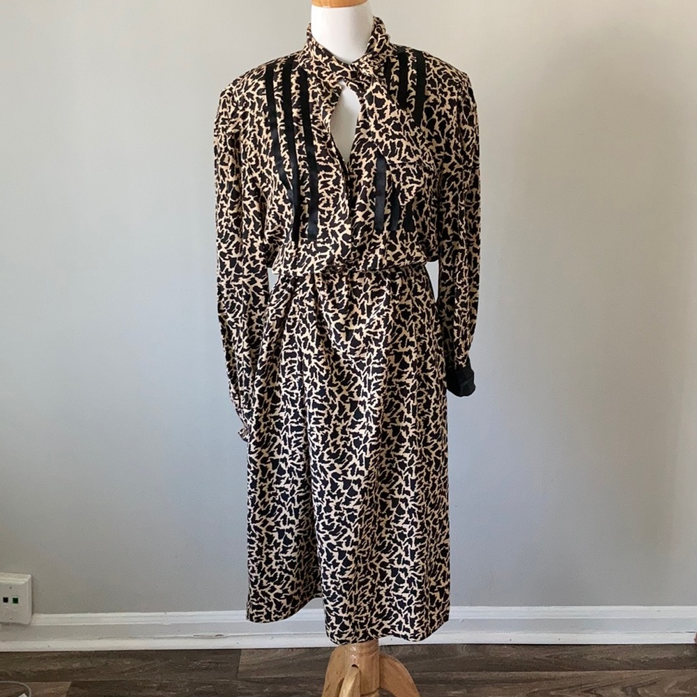 Vintage (80’s) Silk Graphic Print Dress by Oh Sz 6 (fits like 8-10)